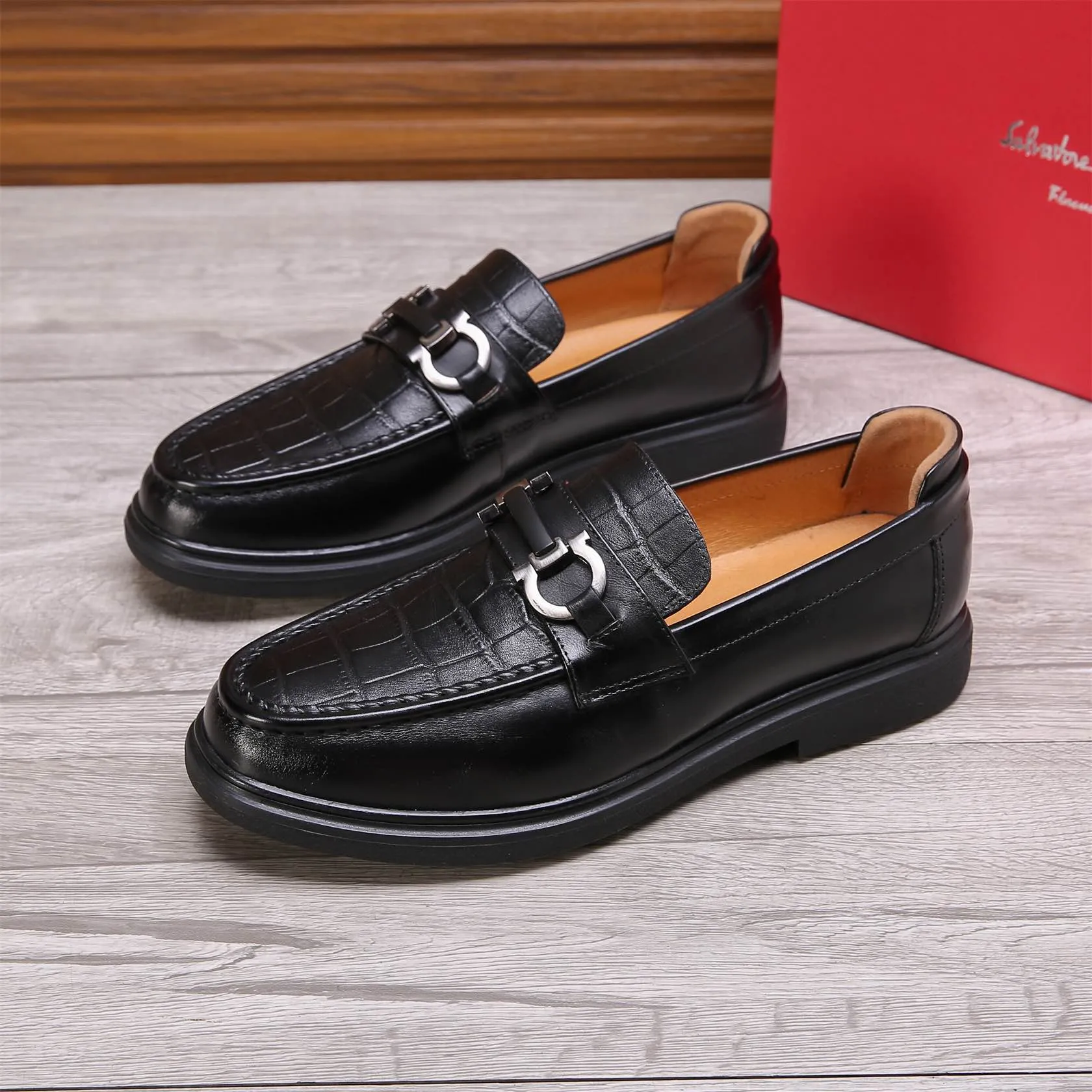 Men's shoes 💰460 🕷🕷🐂【Ferragamo】Ferragamo Popular fashionable casual shoes🇨🇳Official website counter 1:1 production, original mold opening💯Good quality visible, imported high-end first-layer waxed calfskin, water-dyed🐂leather lining🌿very clear texture, high-quality waterproof, non-slip and wear-resistant outsole🎋high quality and low price, truly handmade🍓Black optional! Code number 38-44 (45-46 customized)......
